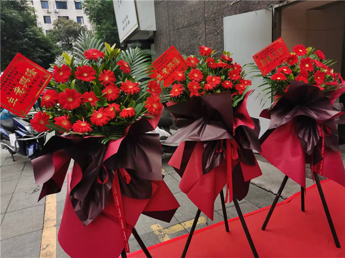 四川中青旅綿陽分社、綿陽市中旅假日旅行社、綿陽自來文化傳播有限公司24H自助售貨服務(wù)盛大開業(yè)