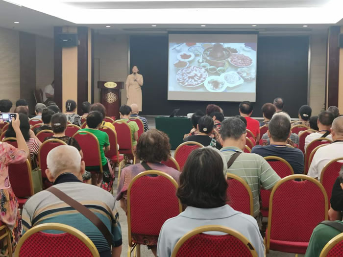 綿陽中旅行假日旅行社舉行胡楊林、南疆專列推薦會